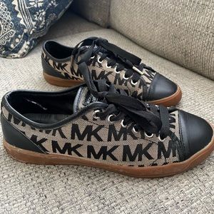 MK- women size 9.5